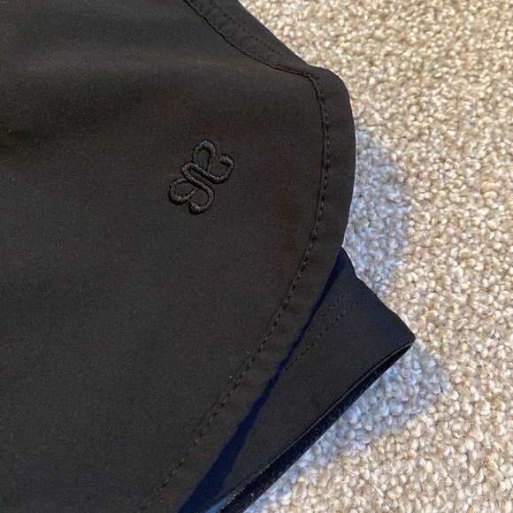 Albion Fit Black Lunge Shorts - Picture 3 of 7